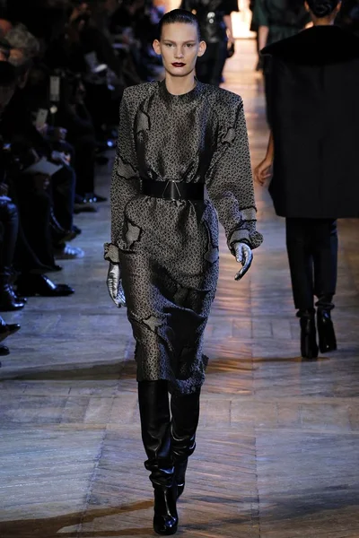 Look 15